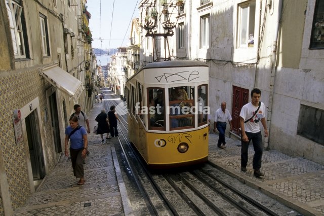 Elevador da Bica, elevator, tram, funicular between Tejo and Bairra Alto district, historic centre of Lisbon, Lisboa, Portugal, Europe