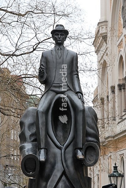 Jewish quarter, man sitting on man's shoulders, sculpture in front of spanish synagogue, Prague, Czech Republic