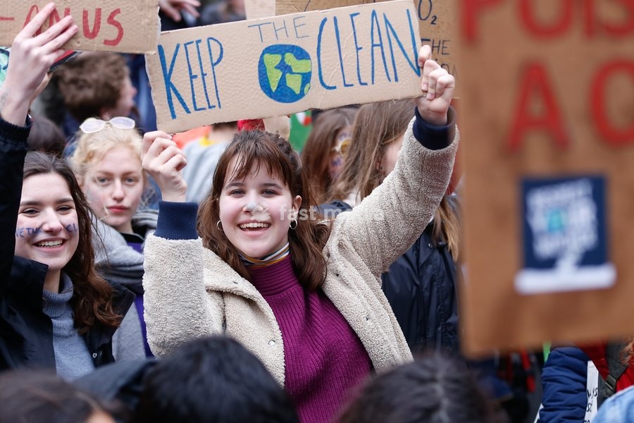 (190316) -- BRUSSELS, March 16, 2019 () -- People holding placards take part in a demonstration against climate change in Brussels, Belgium, March 15, 2019. Thousands of school students across Belgium abandoned classrooms for a day of climate demonstrations on Friday as part of the "Global Strike…
