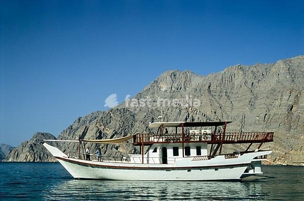 Diving boat in the Strait of Hormuz, Musandam, Oman, Arabia, Arabic Peninsula, Middle Asia, Asia