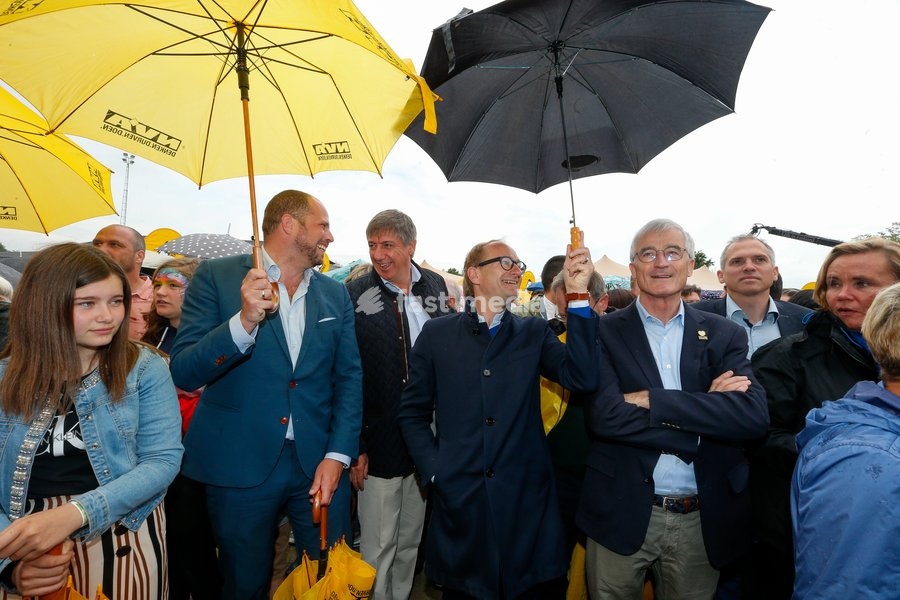 N-VA's Theo Francken, N-VA's Jan Jambon, Flemish Minister of Mobility, Public Works, Flemish municipalities around Brussels, Animal Welfare Ben Weyts, Flemish Minister-President Geert Bourgeois, N-VA's Matthias Diependaele and Flemish Minister of Housing, Poverty, Domestic Policy, Integration,…