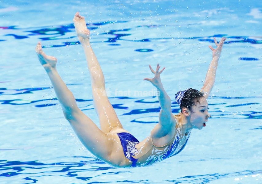 (190720) -- GWANGJU, July 20, 2019 () -- An athlete of China competes during the women's team free combination final of artistic swimming event at the Gwangju 2019 FINA World Championships in Gwangju, South Korea on July 20, 2019
