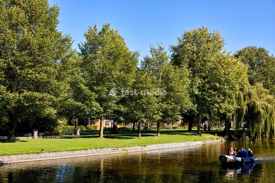 Westerpark and Haarlemmervaart, the canal between Amsterdam and Haarlem, Amsterdam, North Holland, The Netherlands, Europe