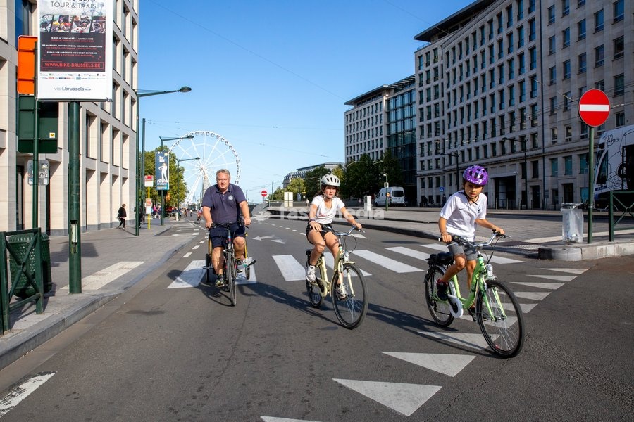 Illustration shows people enjoying the Car Free Sunday in the Brussels Capital region, Sunday 22 September 2019. In several cities and towns across Belgium a Sunday without cars or other motorized transport is organized