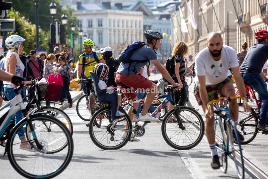 Illustration shows people enjouing the Car Free Sunday in the Brussels Capital region, Sunday 22 September 2019. In several cities and towns across Belgium a Sunday without cars or other motorized transport is organized