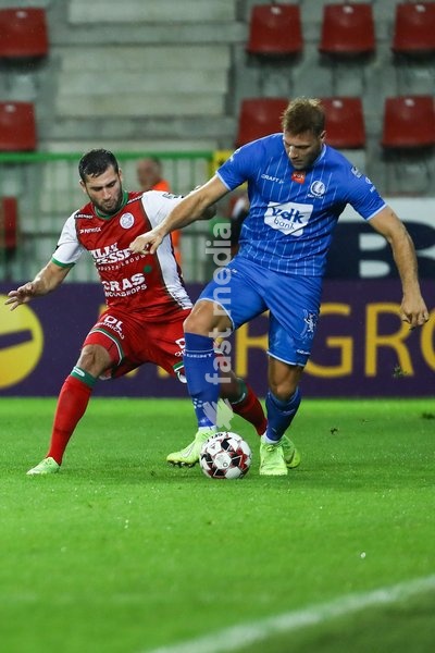 Gent's Laurent Depoitre and Gent's Mikael Lustig fight for the ball during a soccer match between SV Zulte Waregem and KAA Gent, Sunday 22 September 2019 in Waregem, on day eight of the 'Jupiler Pro League' Belgian soccer championship season 2019-2020