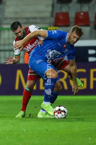 Gent's Laurent Depoitre and Gent's Mikael Lustig fight for the ball during a soccer match between SV Zulte Waregem and KAA Gent, Sunday 22 September 2019 in Waregem, on day eight of the 'Jupiler Pro League' Belgian soccer championship season 2019-2020