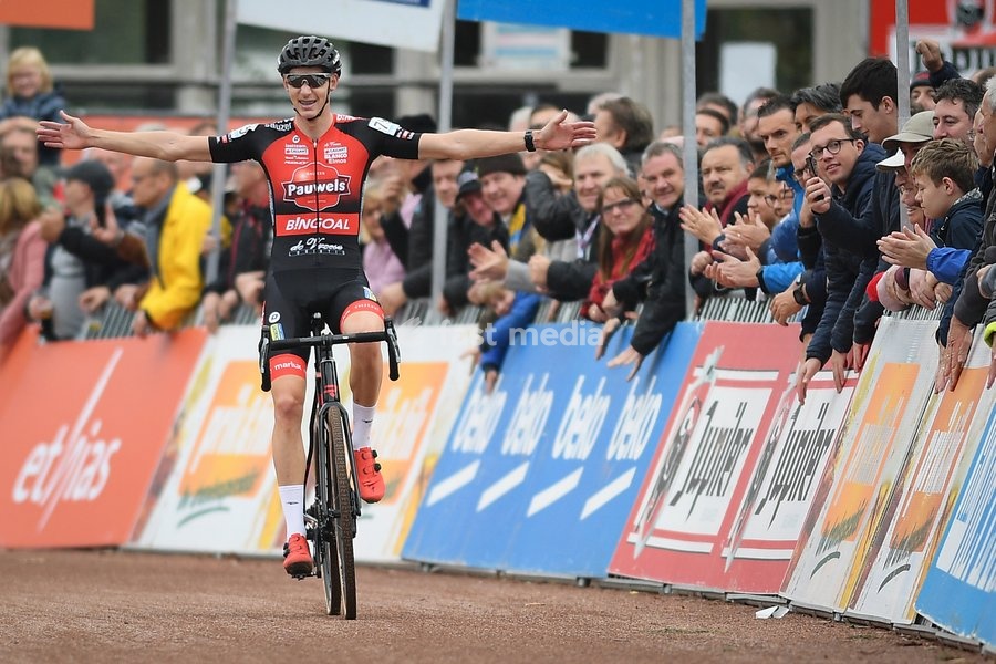 Belgian Michael Vanthourenhout celebrates as he crosses the finish line to win the men's elite race at the Berencross Meulebeke, the second race in the 'Ethias Cross' competition, Saturday 05 October 2019, in Meulebeke