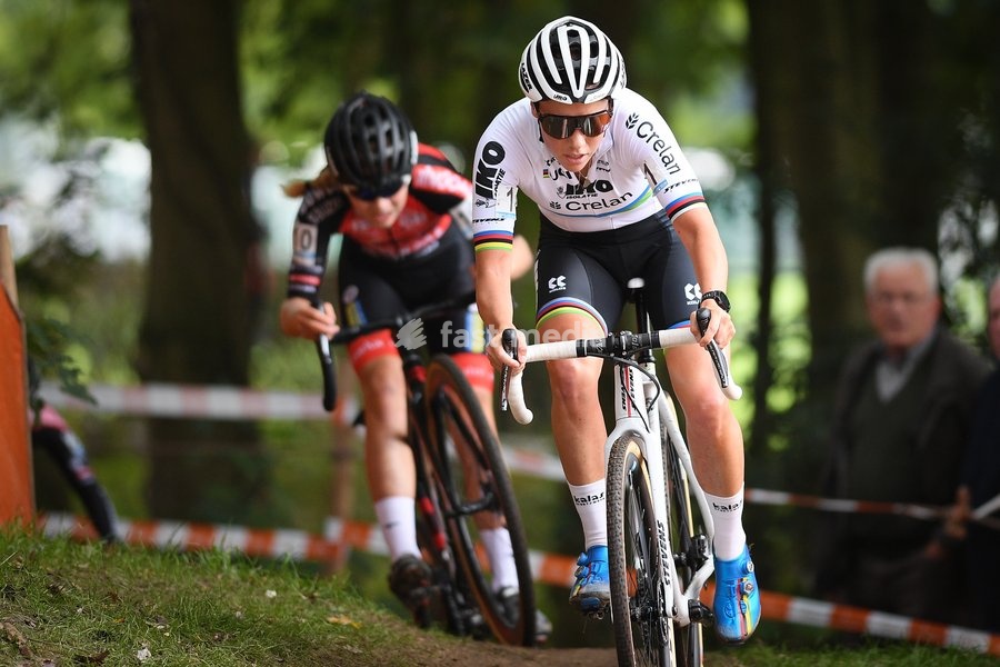 Belgian Sanne Cant pictured in action during the women's elite race at the Berencross Meulebeke, the second race in the 'Ethias Cross' competition, Saturday 05 October 2019, in Meulebeke