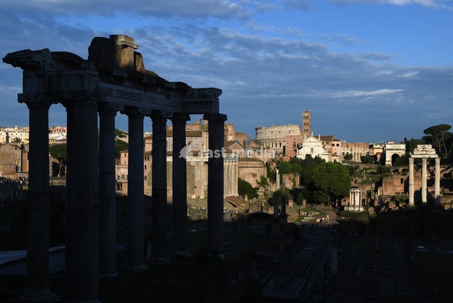The Roman Forum seen from Capitol Hill. The Forum is a rectangular forum surrounded by the ruins of several important ancient government buildings at the center of the city of Rome. Left: Temple of Saturn ( 497 BC) Background : The church Santa Francesca Romana and the Colosseum Right: The Arch of…