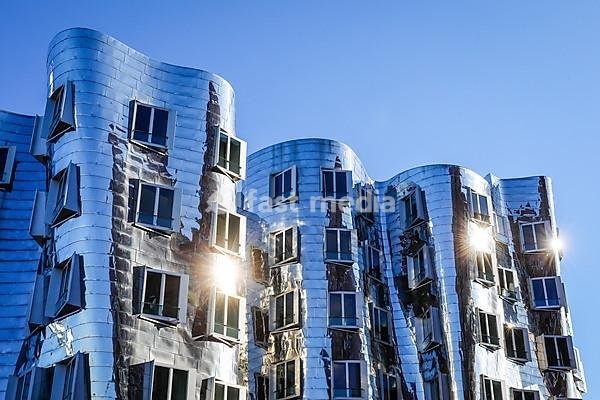 Gehry Häuser, New Customs Yard in the Media Harbour, Düsseldorf, North Rhine-Westphalia, Germany
