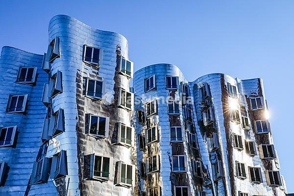 Gehry Häuser, New Customs Yard in the Media Harbour, Düsseldorf, North Rhine-Westphalia, Germany