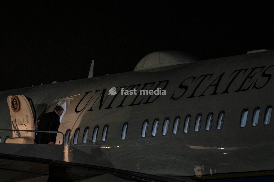 U.S. President Donald Trump boards Air Force One at Joint Base Andrews on September 25, 2020 in Maryland.-Trump is fly to Newport News, Virginia for a campaign event before returning to the White House later tonight