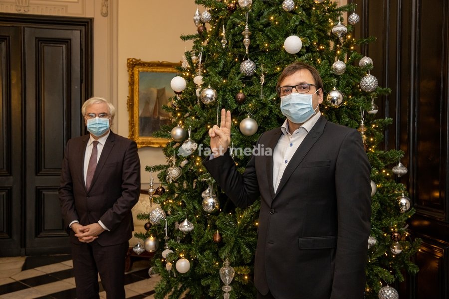 West-Flanders province governor Carl Decaluwe, Heuvelland new mayor Wieland De Meyer pictured during the oath ceremony for the new mayor of Heuvelland, Friday 18 December 2020, at the province governor's offices in Brugge