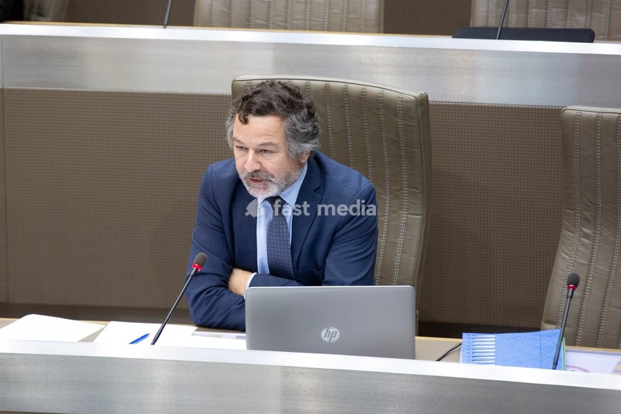 Vlaams Belang's Johan Deckmyn pictured during a plenary session of the Flemish Parliament in Brussels, Wednesday 13 January 2021