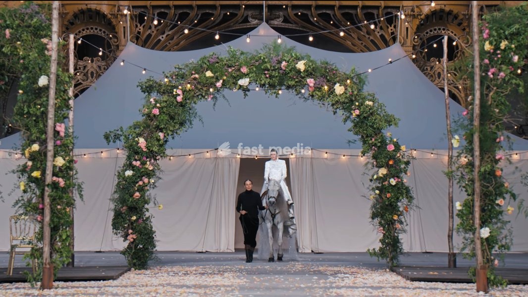Paris Fashion Week 2021 Screenshots of The Spring-Summer 2021 Haute Couture Showâ€” CHANEL Shows 26 January 2021 Taken from The film of the show directed by photographer, filmmaker and graphic designer Anton Corbijn