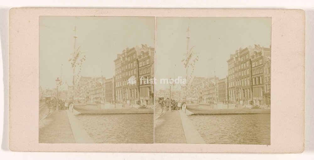 Anonymous. Cityscape in Amsterdam with canal and boat, 1880–1920. Stereograph, 17.9 cm x 8.8 cm. Inv. Nr. RP-F-F11759 Amsterdam, Rijksmuseum