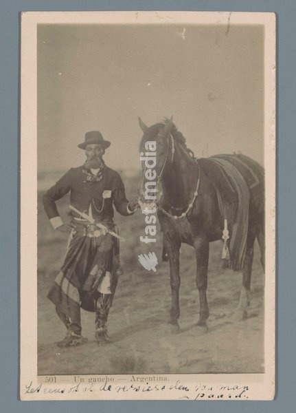 Portrait of a gaucho with a horse. Photo, 1918–1928. Inv. Nr. RP-F-F21168 Amsterdam, Rijksmuseum