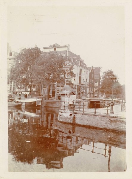 Cityscape with canals, Amsterdam. Photo, 1904, James Higson. Inv. Nr. RP-F–2006–22–44 Amsterdam, Rijksmuseum