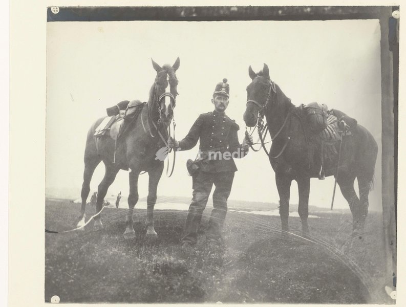Portrait of a mounted gunner with two horses. Photo, 1886–1910, George Hendrik Breitner. Inv. Nr. RP-F–00–612 Amsterdam, Rijksmuseum