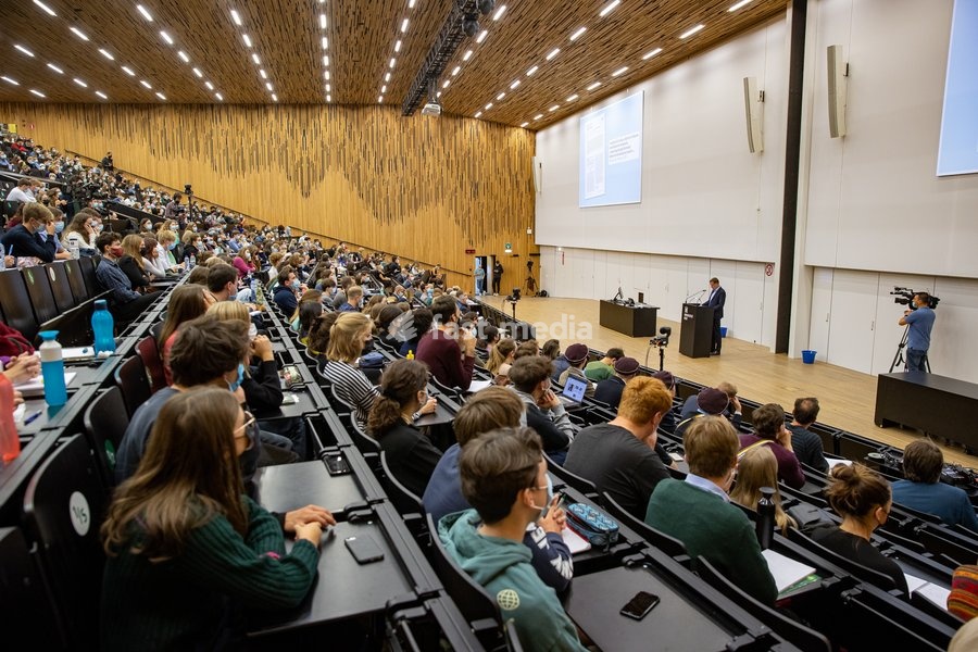 Illustration picture shows the opening lecture of the Political Sciences course of professor Devos at the political faculty of the UGent university in Gent, Tuesday 05 October 2021