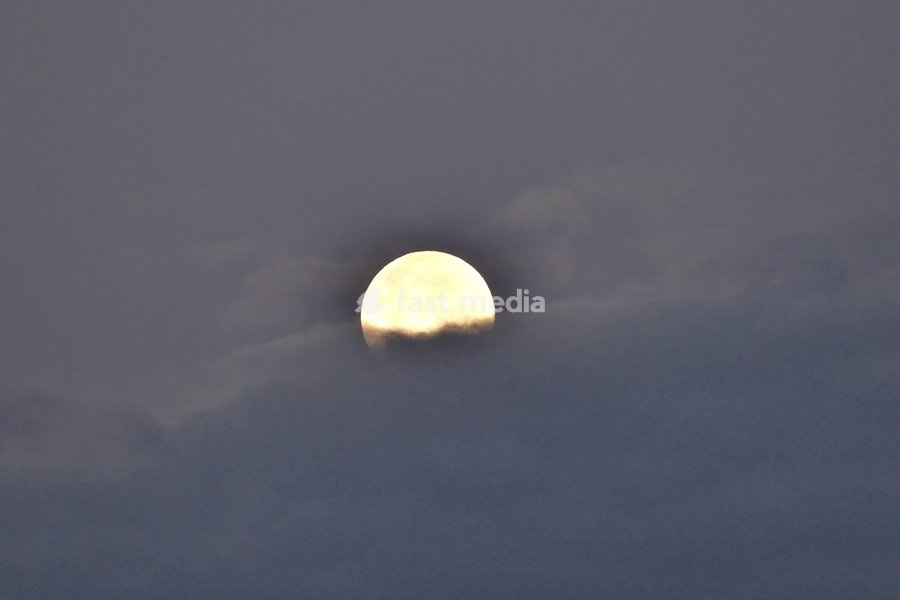 Th Hunter’s Moon visible at daybreak