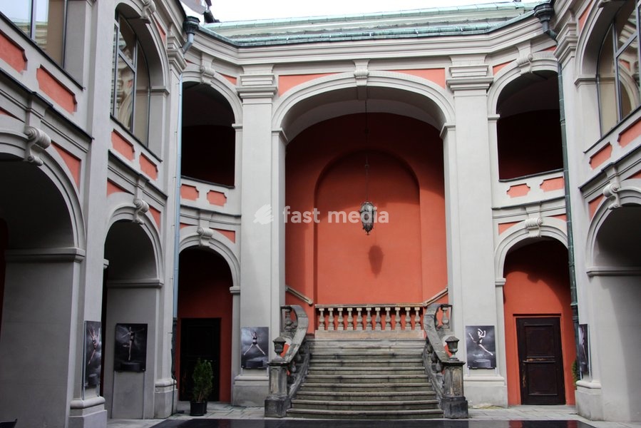 Poland, city of Poznan (former German: Posen): courtyard of Ballet School (former Jesuit School) in Old Town; The National Ballet School moved in here, in 1957, after reconstruction works 1954 - 1957 due to heavy damages in 1945, at the end of World War II. A first Jesuit School was built here in…