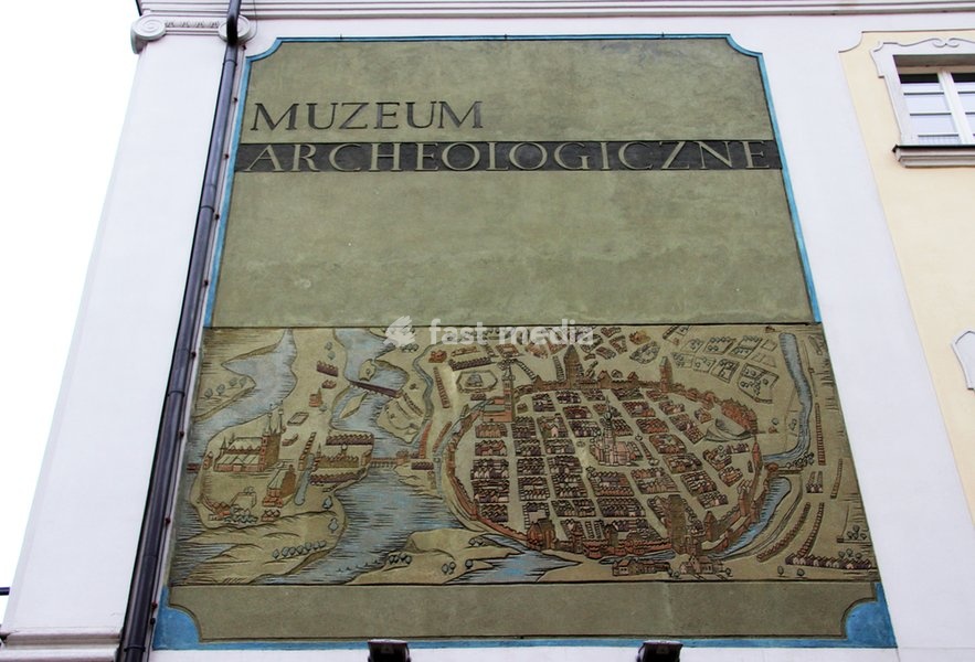 Poland, city of Poznan (former German: Posen): historic city map of Poznan at facade Archeological Museum; the map shows on left side Cathedral Island, the historic nucleus of Poznan, river Warta (German: Warthe), and on the right side the Old Town, built 1253 onwards. The Archeological Museum is…