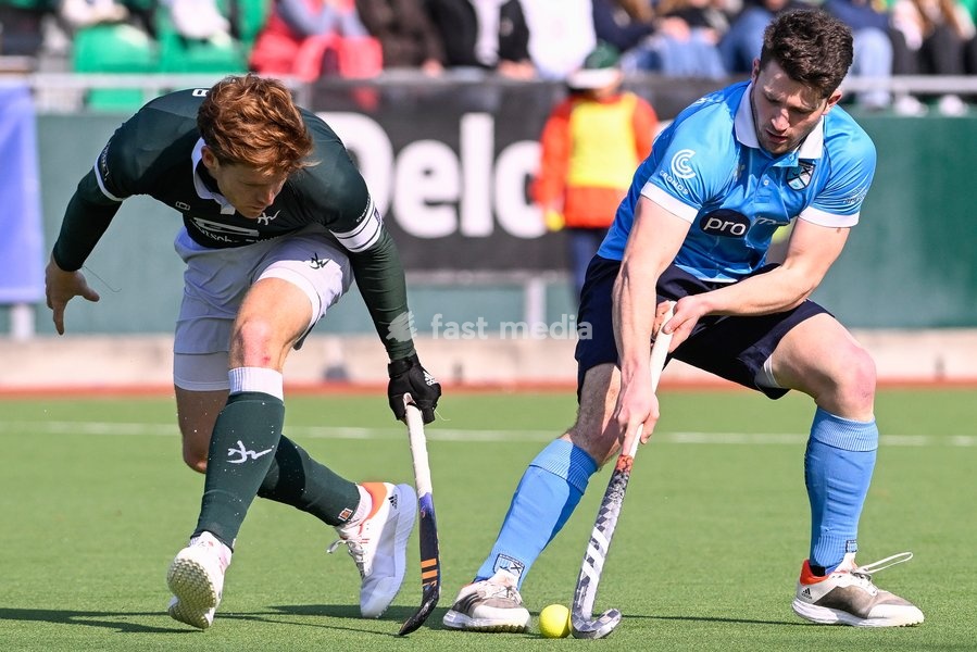 Watduck's Gauthier Boccard and Braxgata's Ben Walker fight for the ball during a hockey game between Waterloo Ducks HC and Braxgata, Sunday 06 March 2022 in Waterloo, on the 14th day of the men's Belgian League season 2021-2022