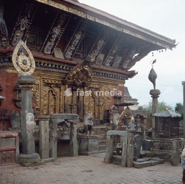 Eine Reise zu der Tempelstätte Changu Narayan im Kathmandutal, Nepal 1970er Jahre. A trip to the temple site Changu Narayan in Katmandu Valley, Nepal 1970s