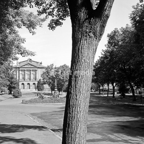 Blick auf das Deutsche Theater in Göttingen, Deutschland 1930er Jahre. View to the Deutsches Theater theatre at Goettingen, Germany 1930s