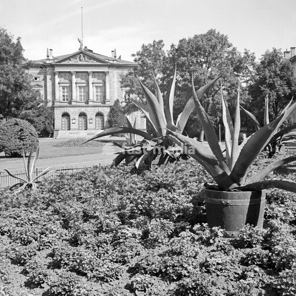 Blick auf das Deutsche Theater in Göttingen, Deutschland 1930er Jahre. View to the Deutsches Theater theatre at Goettingen, Germany 1930s