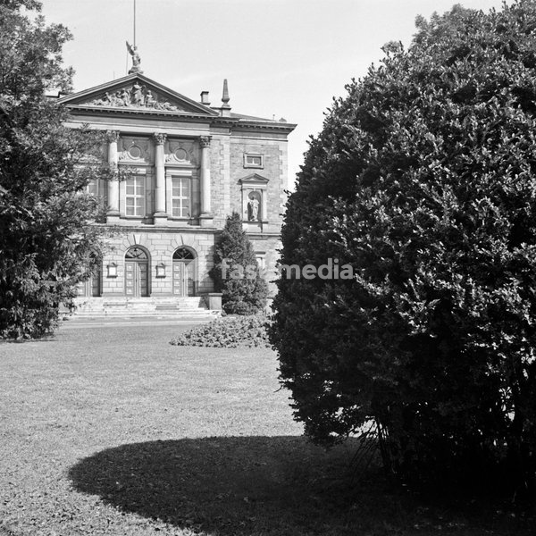 Blick auf das Deutsche Theater in Göttingen, Deutschland 1930er Jahre. View to the Deutsches Theater theatre at Goettingen, Germany 1930s