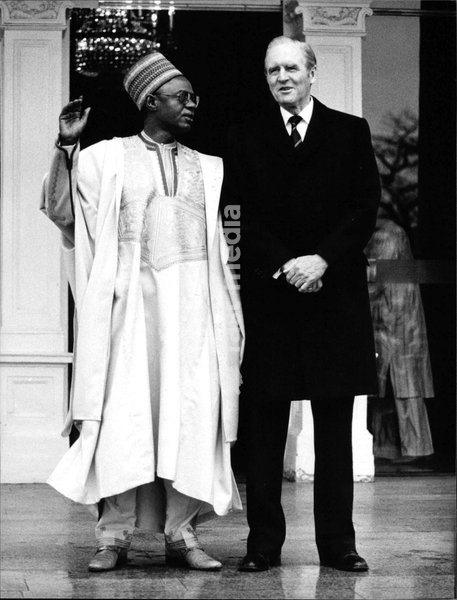 Der Präsident der Bundesrepublik Nigeria Aliyu Shagari (l.) mit Bundespräsident Karl Carstens