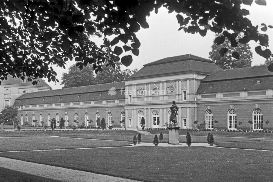 Orangerie von Schloss Charlottenburg in Berlin, Deutschland 1961. Orangery of Charlottenburg castle at Berlin, Germany 1961