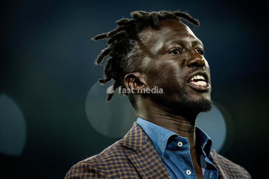 Essevee's head coach Mbaye Leye reacts during a soccer match between KAA Gent and SV Zulte Waregem, Sunday 11 September 2022 in Gent, on day 8 of the 2022-2023 'Jupiler Pro League' first division of the Belgian championship