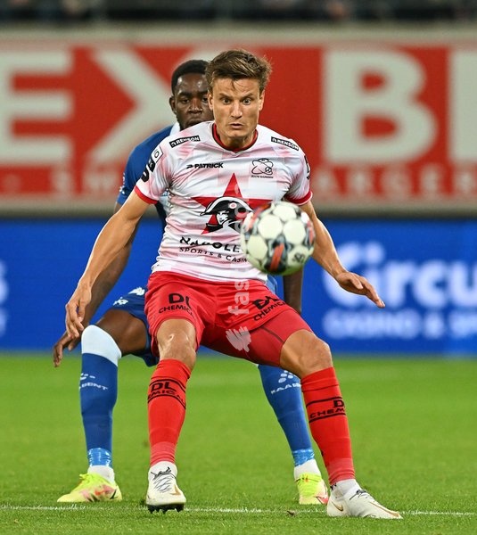 Gent's Jordan Torunarigha and Essevee's Jelle Vossen pictured in action during a soccer match between KAA Gent and SV Zulte Waregem, Sunday 11 September 2022 in Gent, on day 8 of the 2022-2023 'Jupiler Pro League' first division of the Belgian championship