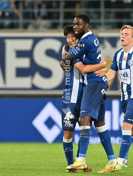 Gent's Jordan Torunarigha celebrates with teammate Gent's Hyunseok Hong after scoring during a soccer match between KAA Gent and SV Zulte Waregem, Sunday 11 September 2022 in Gent, on day 8 of the 2022-2023 'Jupiler Pro League' first division of the Belgian championship