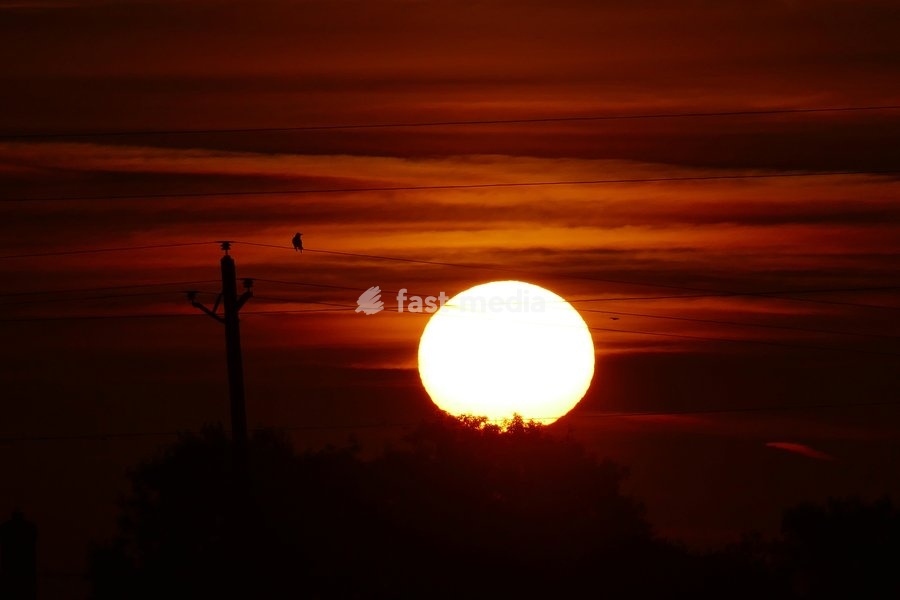 The days sun rises on a chilly morning in the countryside