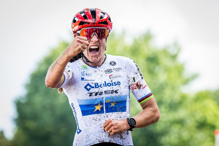 Dutch Lucinda Brand celebrates as she crosses the finish line to win the women's elite race of the 'Berencross Meulebeke' cyclocross cycling event, race 3/8 in the 'Exact Cross' competition, Saturday 01 October 2022 in Meulebeke