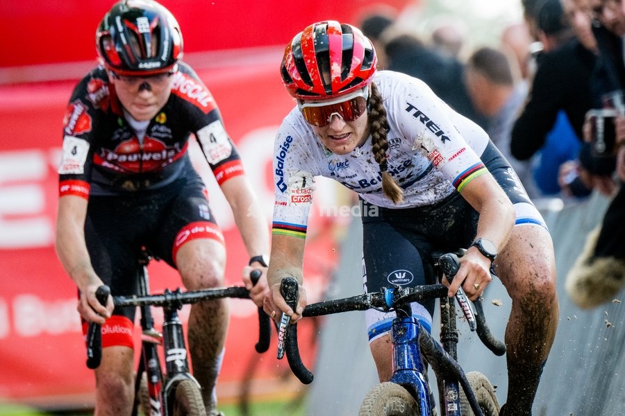 Dutch Fem Van Empel and Dutch Lucinda Brand pictured in action during the women's elite race of the 'Berencross Meulebeke' cyclocross cycling event, race 3/8 in the 'Exact Cross' competition, Saturday 01 October 2022 in Meulebeke