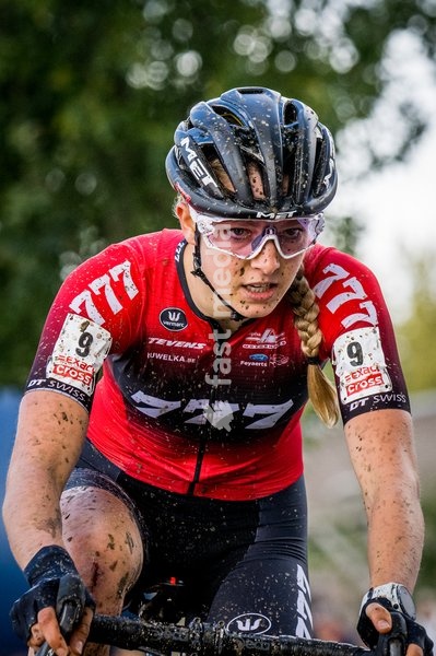 Dutch Aniek Van Alphen pictured in action during the women's elite race of the 'Berencross Meulebeke' cyclocross cycling event, race 3/8 in the 'Exact Cross' competition, Saturday 01 October 2022 in Meulebeke