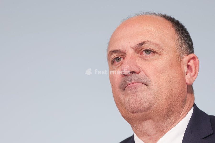 Walloon vice-minister president and minister of Economy, Foreign Trade, Research and Innovation, the Digitalisation, Spatial Planning and Agriculture Willy Borsus pictured during a press conference of the Walloon government regarding their agreement on the budget of 2023, Friday 07 October 2022, in…