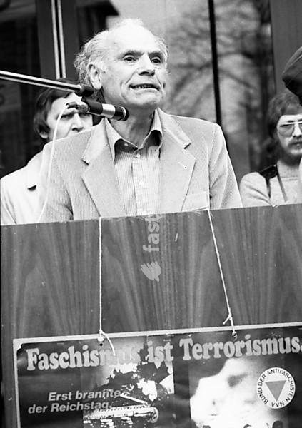 Nazi victims, youth associations, trade unions, young and old people and citizens' initiatives jointly opposed a meeting of traditional SS associations in a demonstration in Arolsen on 28.04.1979.Peter Gingold (Nazi victim), Germany