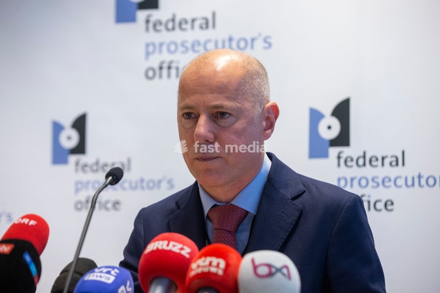 Federal magistrate Eric Van Duyse pictured during a press conference of the Brussels public prosecutor's office regarding on a stabbing incident where one police officer passed away in Brussels, Friday 11 November 2022. The incident took place on Thursday, November 10, 2022 in the Aarschotstraat in…