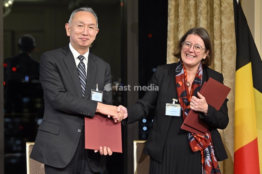 President Sophia University Yoshiaki Terumichi and Rector University Of Namur Annick Castiaux pictured during a signing ceremony in Tokyo, during the Belgian Economic Mission to Japan, Monday 05 December 2022. A delegation featuring the Princess and various Ministers will be visiting Tokyo, Nagoya,…