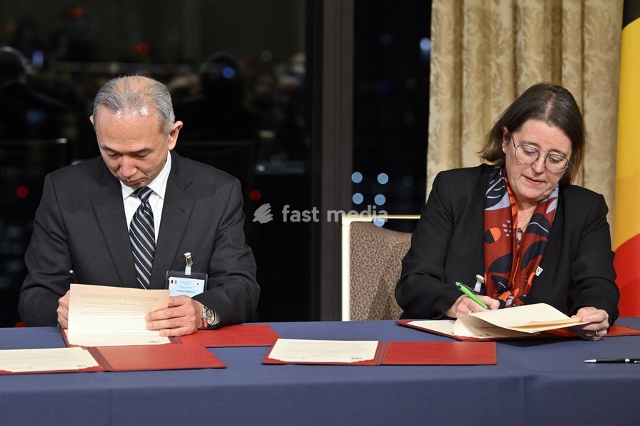 President Sophia University Yoshiaki Terumichi and Rector University Of Namur Annick Castiaux pictured during a signing ceremony in Tokyo, during the Belgian Economic Mission to Japan, Monday 05 December 2022. A delegation featuring the Princess and various Ministers will be visiting Tokyo, Nagoya,…