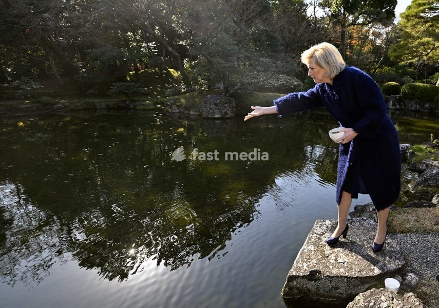 Princess Astrid of Belgium throws food in the water of a pond, after the commemoration of the 100th anniversary of the 1920s Japanese book donation to the University of Louvain - Leuven, during the Belgian Economic Mission to Japan, Friday 09 December 2022 in Kyoto. A delegation featuring the…