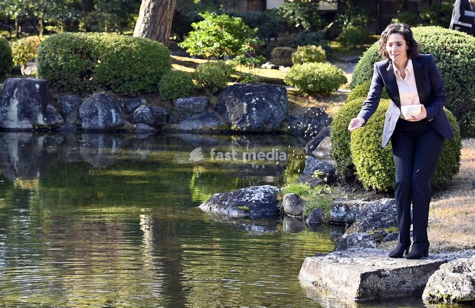 Federal Minister Hadja Lahbib throws food in the water of a pond, after the commemoration of the 100th anniversary of the 1920s Japanese book donation to the University of Louvain - Leuven, during the Belgian Economic Mission to Japan, Friday 09 December 2022 in Kyoto. A delegation featuring the…