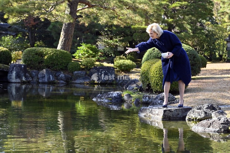 Princess Astrid of Belgium throws food in the water of a pond, after the commemoration of the 100th anniversary of the 1920s Japanese book donation to the University of Louvain - Leuven, during the Belgian Economic Mission to Japan, Friday 09 December 2022 in Kyoto. A delegation featuring the…